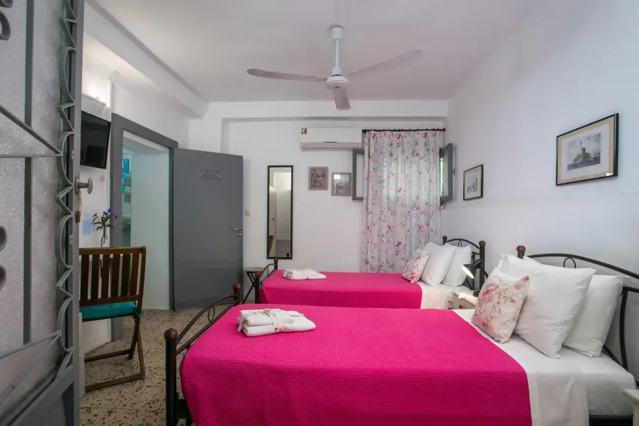 Medieval Inn - Classic Twin Room