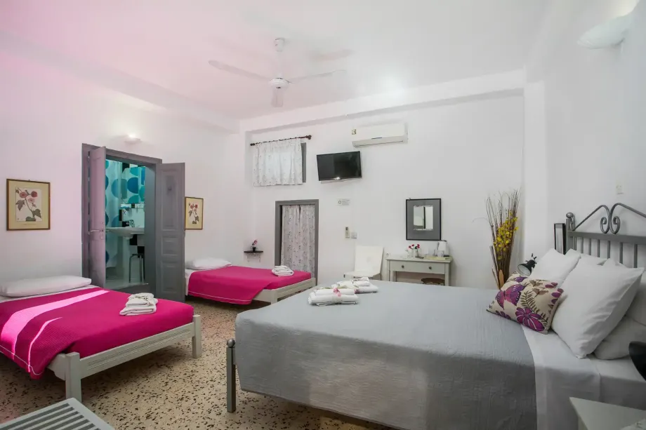 Medieval Inn - Quadruple Room