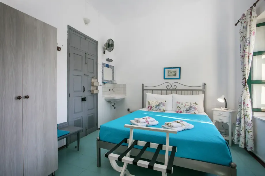 Medieval Inn - Triple Room with Garden View and Private External Bathroom