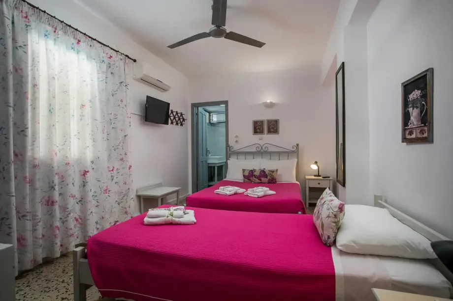 Medieval Inn - Triple Room