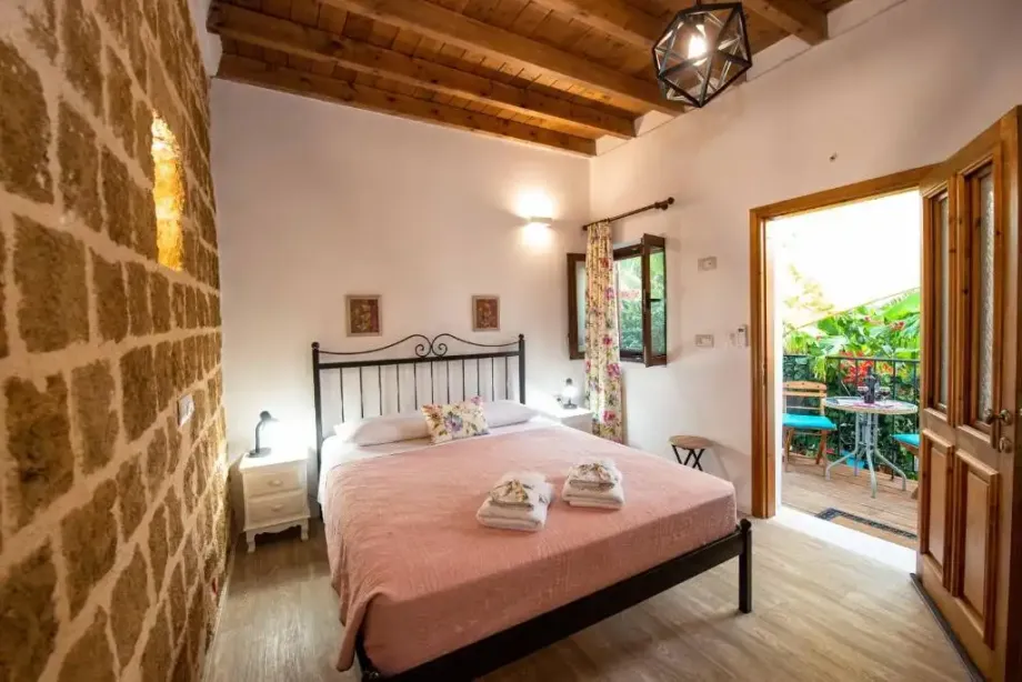 Medieval Inn - Deluxe Double Room with Balcony